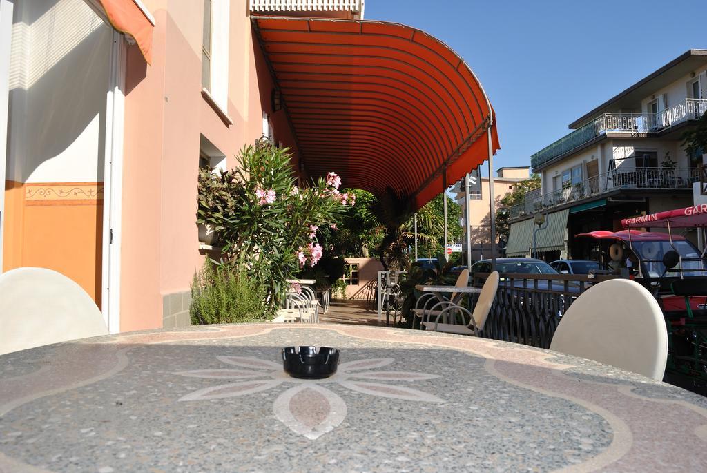רימיני Hotel Vistamare Viserba מראה חיצוני תמונה